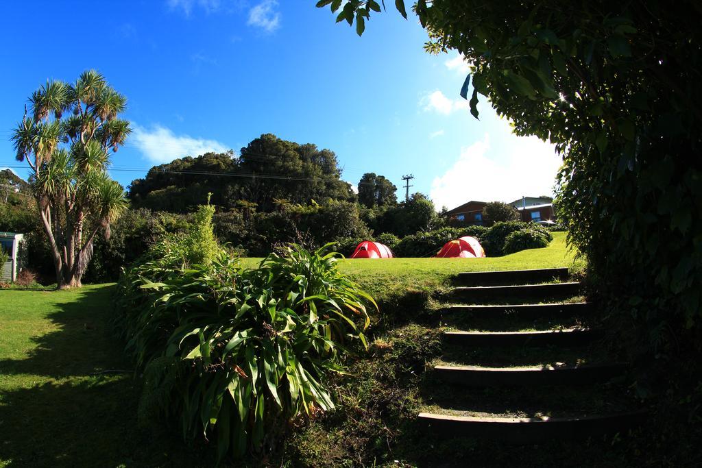 Stewart Island Backpackers Hostel Half-moon Bay Екстериор снимка