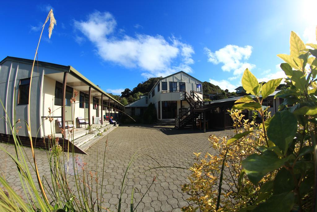 Stewart Island Backpackers Hostel Half-moon Bay Екстериор снимка