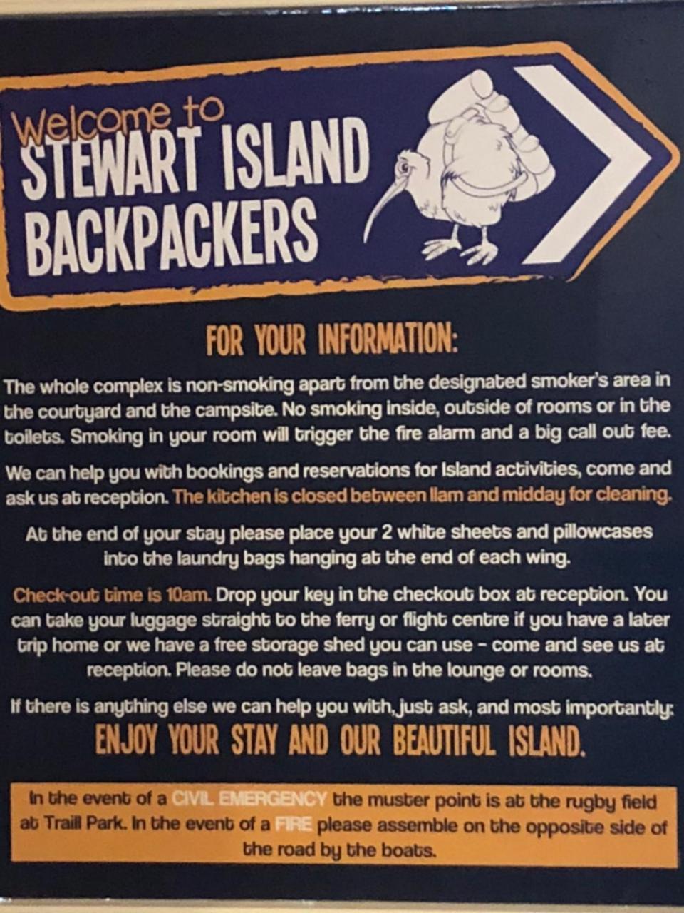Stewart Island Backpackers Hostel Half-moon Bay Екстериор снимка