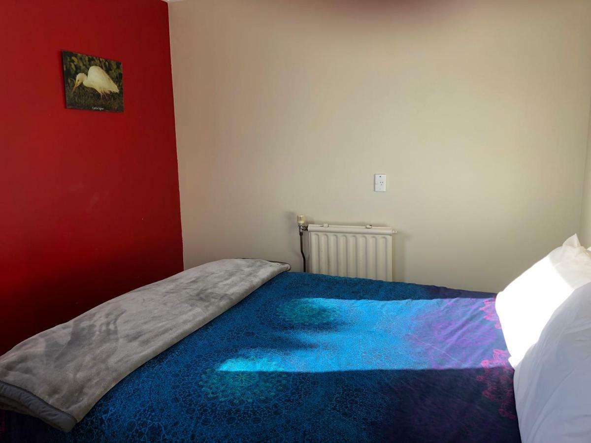 Stewart Island Backpackers Hostel Half-moon Bay Екстериор снимка