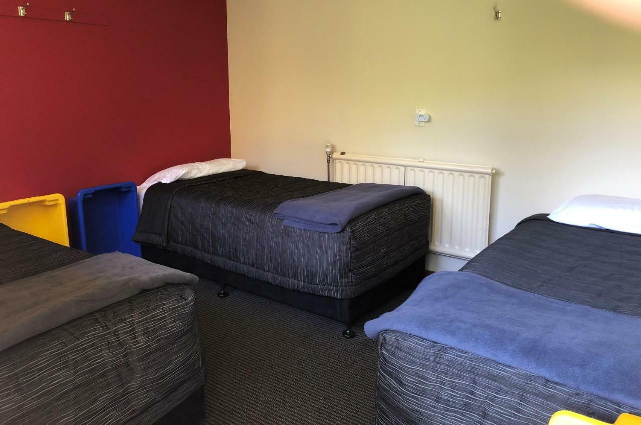 Stewart Island Backpackers Hostel Half-moon Bay Екстериор снимка