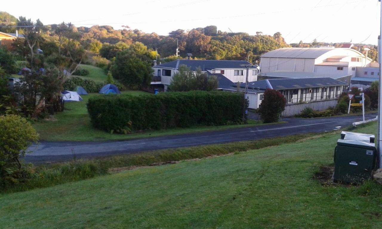 Stewart Island Backpackers Hostel Half-moon Bay Екстериор снимка